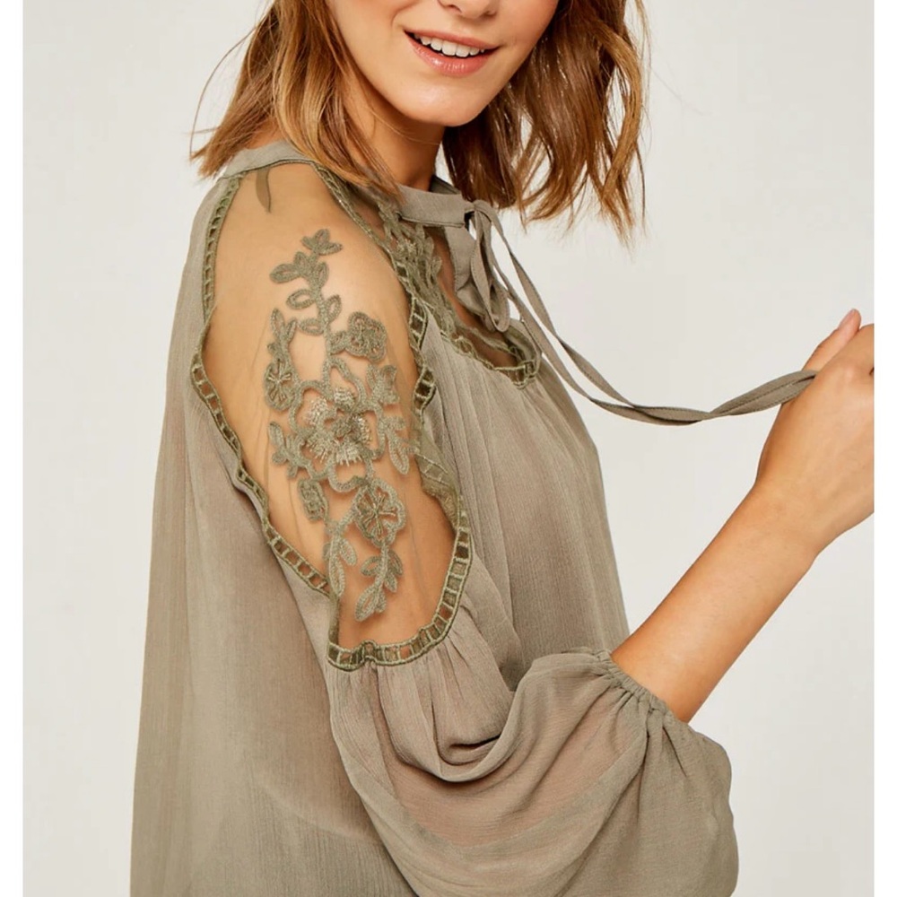 NEW! Hayden Los Angeles Sheer Embroidered Boho Peasant Top Size S/M